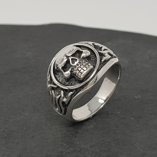 highly detailed skull ring with flames for men and women