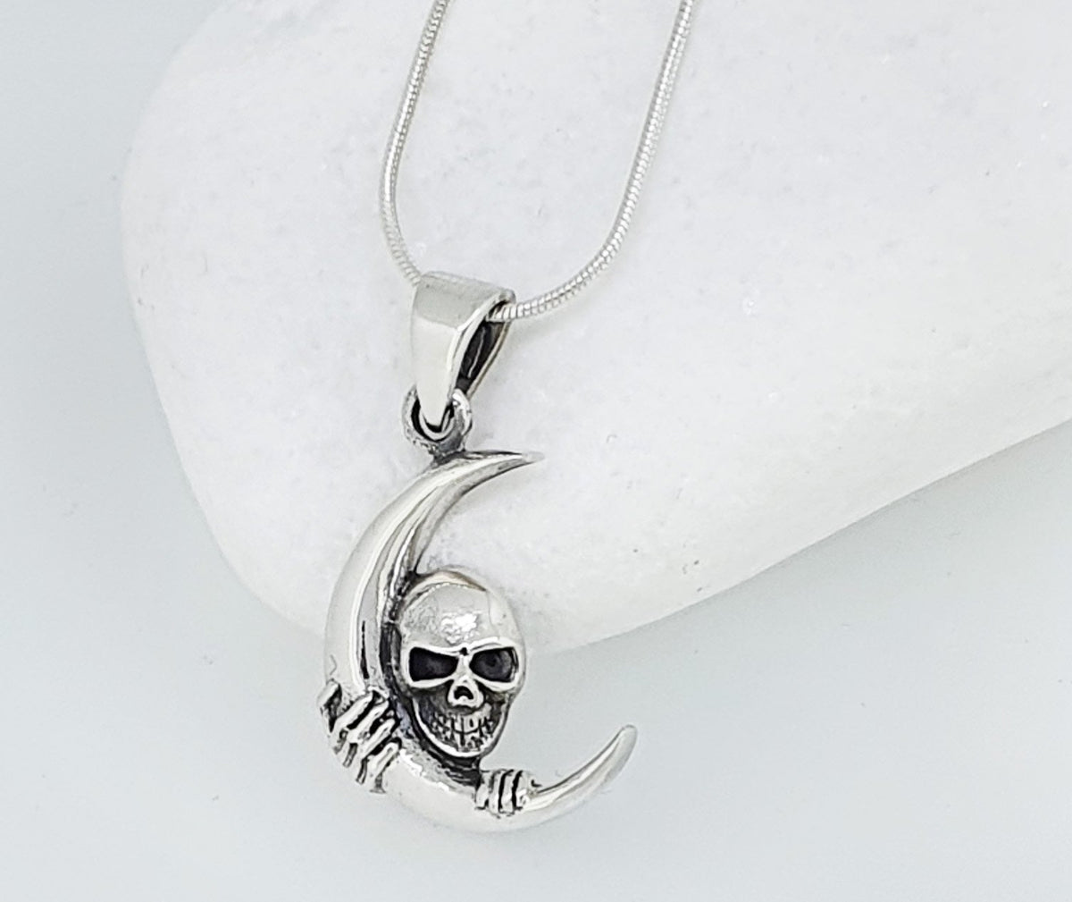 skull pendant for girls